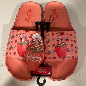 NWT strawberry shortcake slides size 11